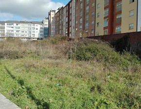 Ciudadanos denuncia o "estado de abandono" de varios solares municipais a carón do Centro Comercial Abella