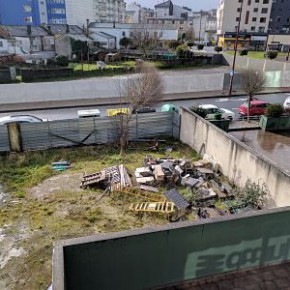 Ciudadanos (Cs) denuncia o "estado de abandono" dun solar municipal situado fronte á praza Agro do Rolo