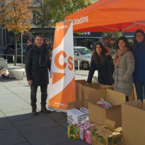 Ciudadanos Cs colabora en la campaña de recogida de alimentos de Santiago de Compostela