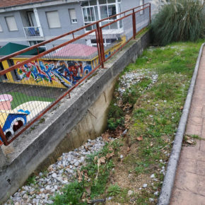 Ciudadanos en Barbadás muestra su preocupación por el estado de las zonas de juego infantil en el barrio de A Valenzá
